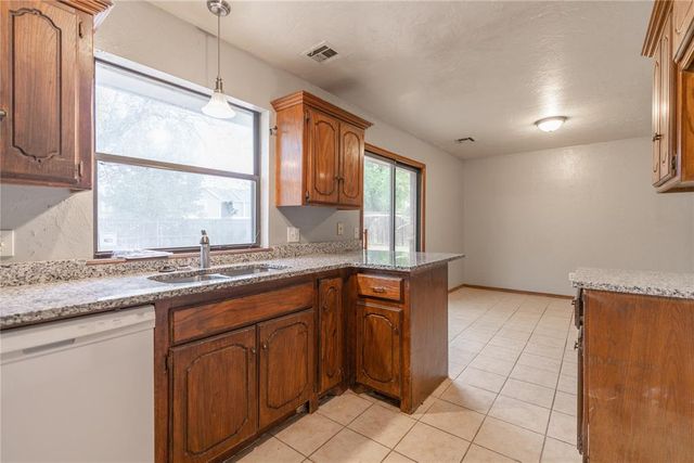 1808 Cimarron Trail, Choctaw, OK 73020