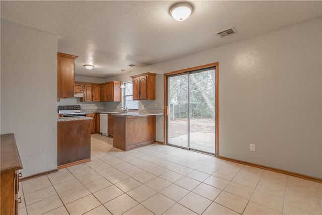 1808 Cimarron Trail, Choctaw, OK 73020