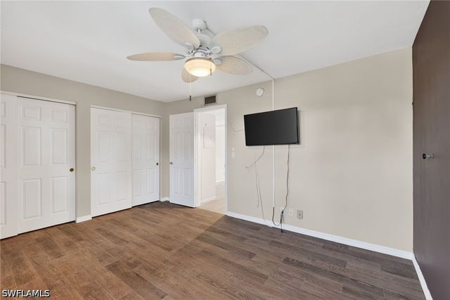 1084 Forest Lakes DR 7205, Naples, FL 34105