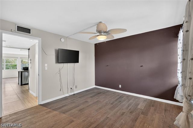 1084 Forest Lakes DR 7205, Naples, FL 34105