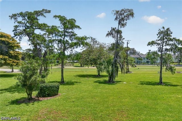 1084 Forest Lakes DR 7205, Naples, FL 34105