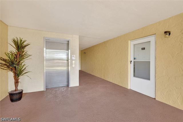 1084 Forest Lakes DR 7205, Naples, FL 34105