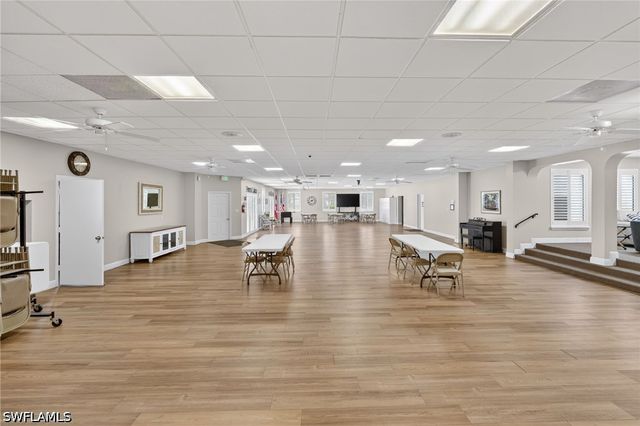 1084 Forest Lakes DR 7205, Naples, FL 34105