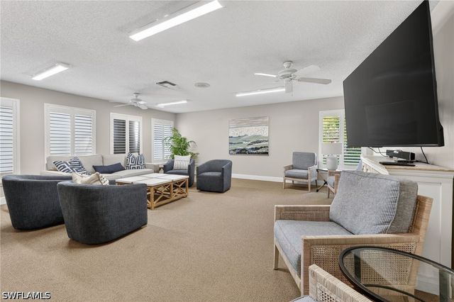 1084 Forest Lakes DR 7205, Naples, FL 34105