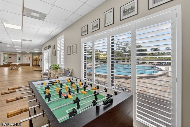 1084 Forest Lakes DR 7205, Naples, FL 34105