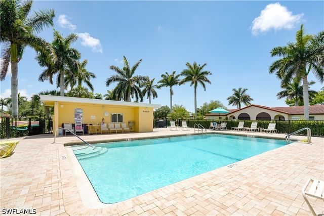 1084 Forest Lakes DR 7205, Naples, FL 34105