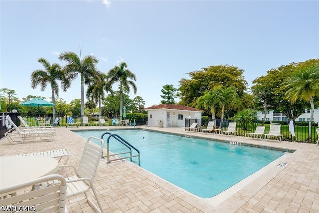 1084 Forest Lakes DR 7205, Naples, FL 34105