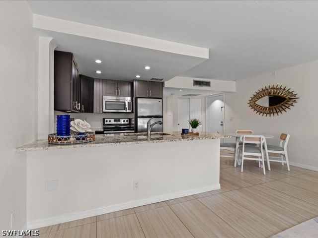 1084 Forest Lakes DR 7205, Naples, FL 34105