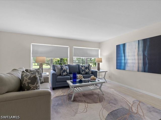 1084 Forest Lakes DR 7205, Naples, FL 34105