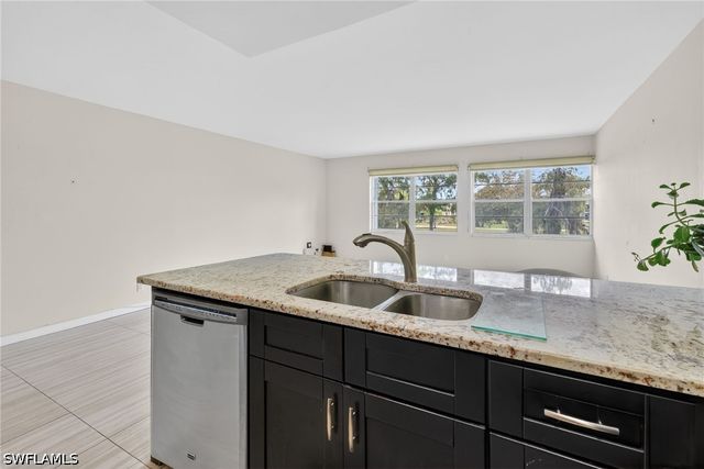 1084 Forest Lakes DR 7205, Naples, FL 34105