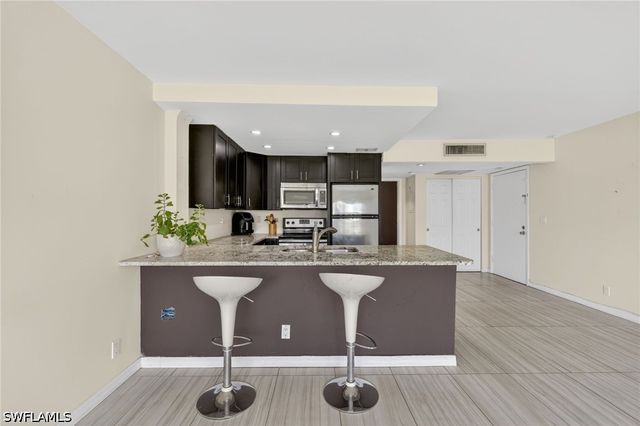 1084 Forest Lakes DR 7205, Naples, FL 34105