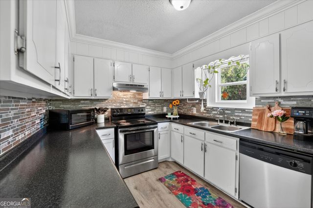 244 Deerwood Drive, Hinesville, GA 31313