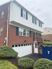 8684 E Barkhurst Dr, Mccandless, PA 15237