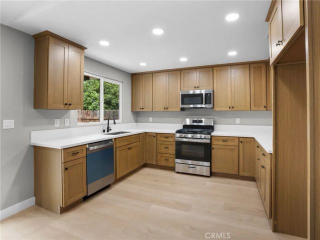 2402 W Sunrise Drive, Rialto, CA 92377