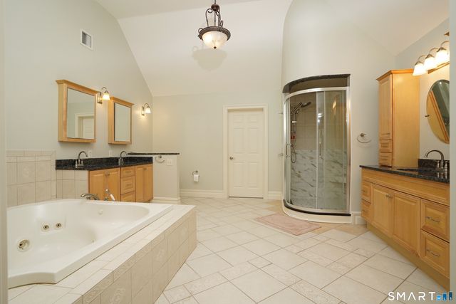 10 Whispering Hollow Court, Cheshire, CT 06410