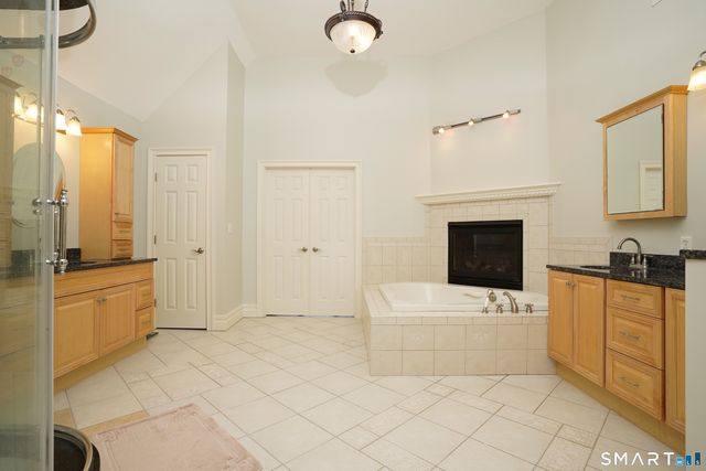 10 Whispering Hollow Court, Cheshire, CT 06410