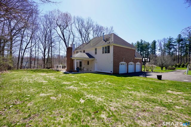 10 Whispering Hollow Court, Cheshire, CT 06410