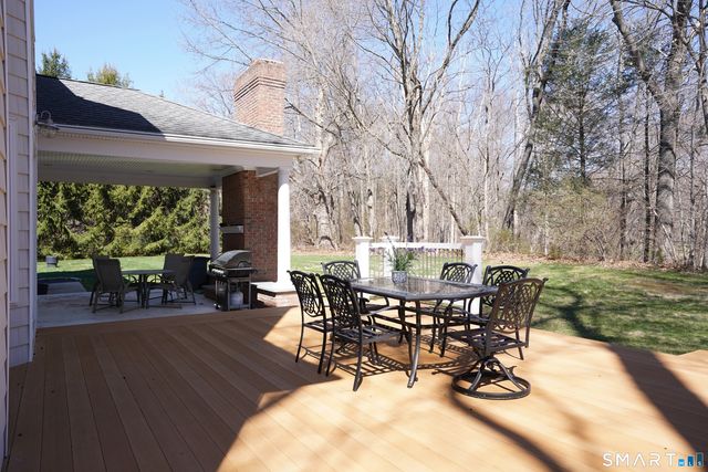 10 Whispering Hollow Court, Cheshire, CT 06410