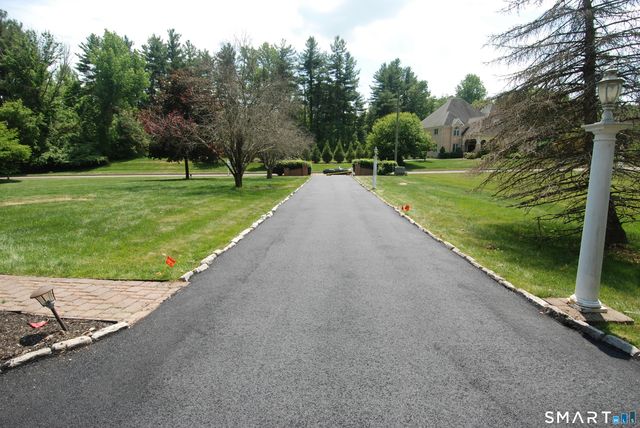 10 Whispering Hollow Court, Cheshire, CT 06410