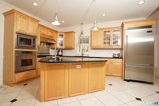 10 Whispering Hollow Court, Cheshire, CT 06410