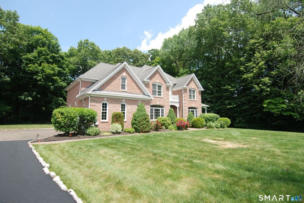 10 Whispering Hollow Court, Cheshire, CT 06410