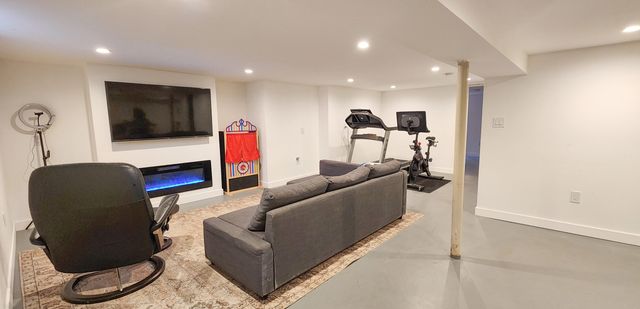 8634 Monfort Drive, St. John, IN 46373