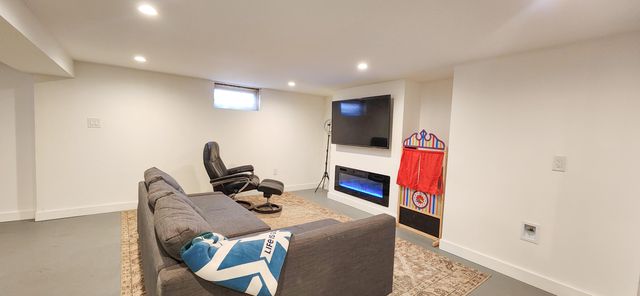 8634 Monfort Drive, St. John, IN 46373