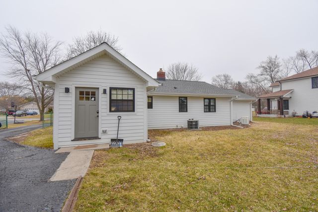 8634 Monfort Drive, St. John, IN 46373