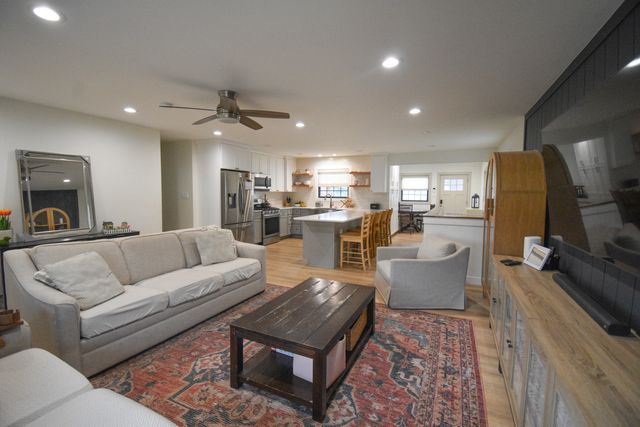 8634 Monfort Drive, St. John, IN 46373