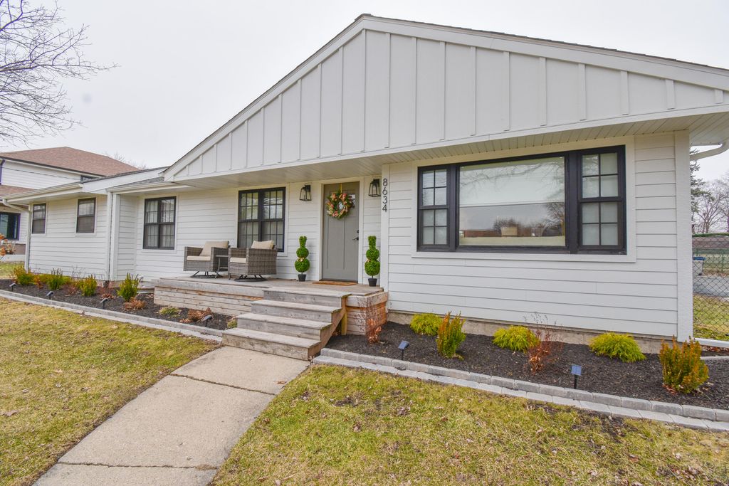 8634 Monfort Drive, St. John, IN 46373