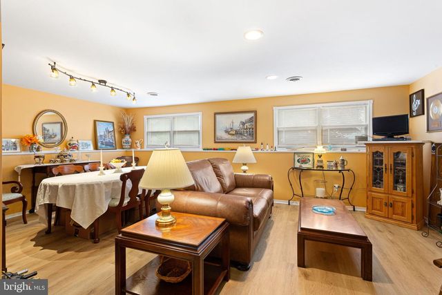 14 REEVES RD, West Deptford, NJ 08096