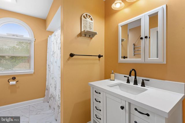 14 REEVES RD, West Deptford, NJ 08096