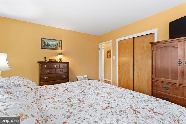 14 REEVES RD, West Deptford, NJ 08096