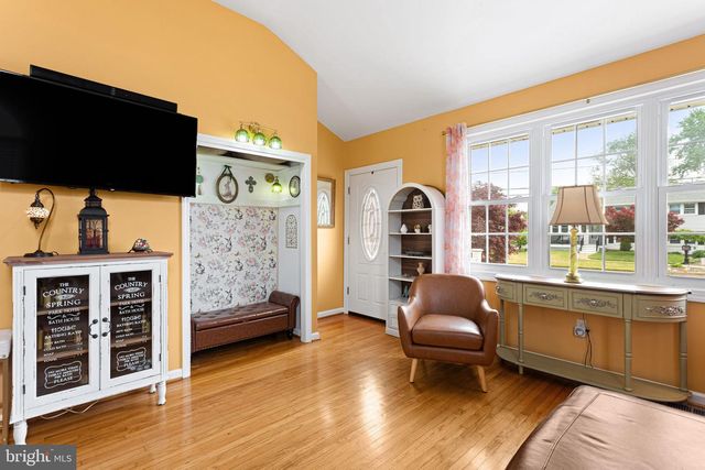 14 REEVES RD, West Deptford, NJ 08096