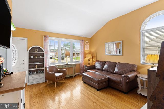 14 REEVES RD, West Deptford, NJ 08096