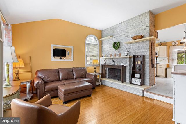 14 REEVES RD, West Deptford, NJ 08096