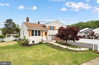 14 REEVES RD, West Deptford, NJ 08096