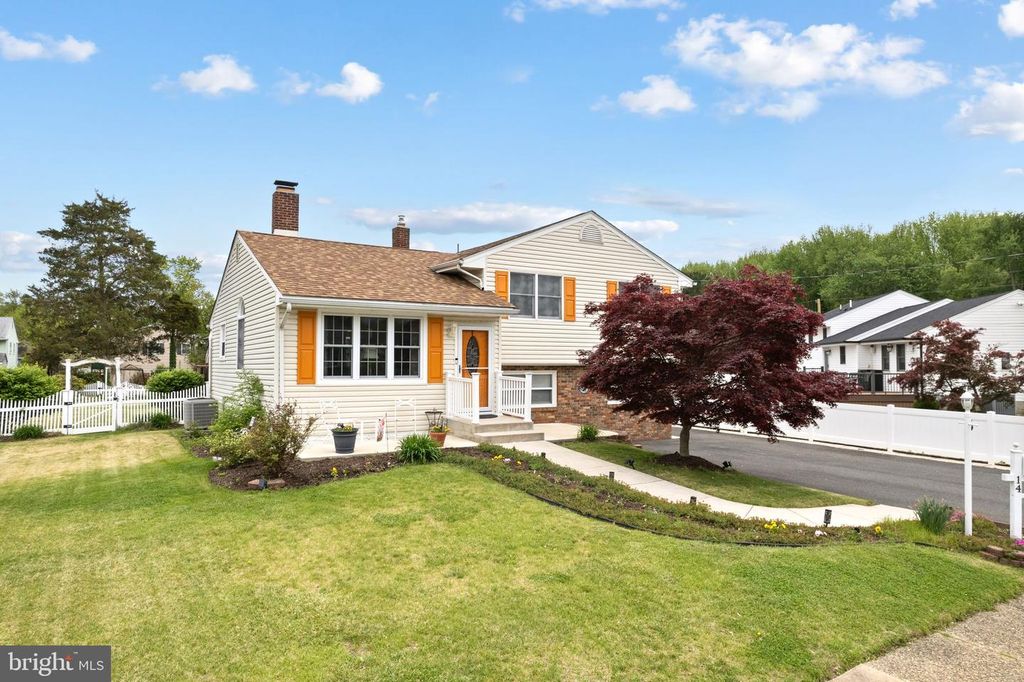 14 REEVES RD, West Deptford, NJ 08096