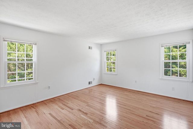 1525 W KERSEY LN, Potomac, MD 20854