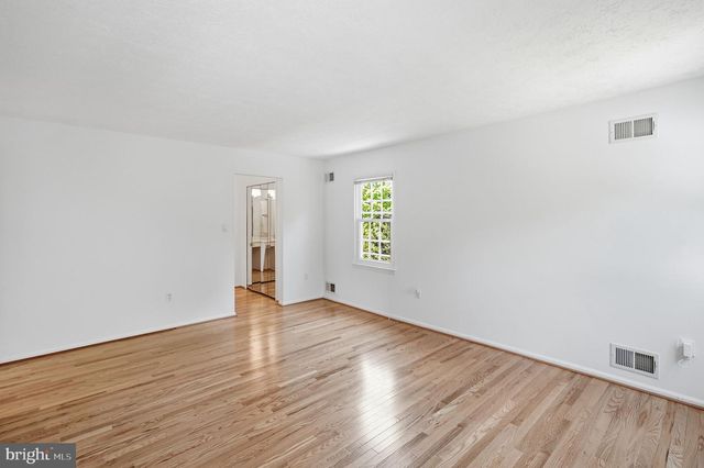 1525 W KERSEY LN, Potomac, MD 20854
