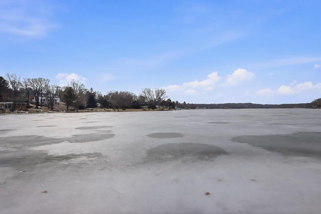 W5591 Briarwood ROAD, Elkhorn, WI 53121