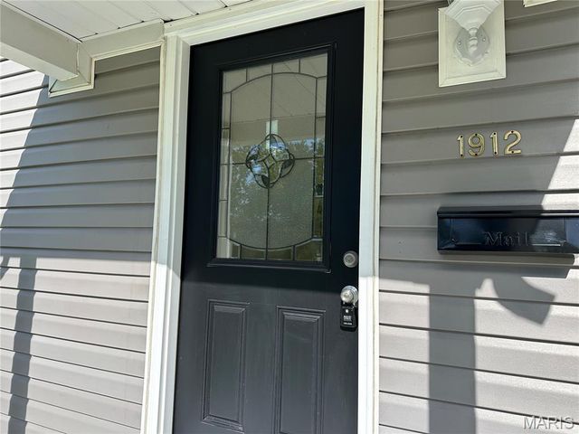1912 Overland Drive, St Louis, MO 63114