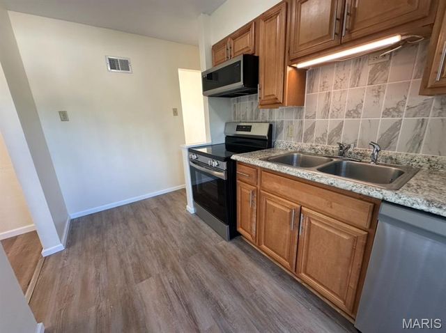 1912 Overland Drive, St Louis, MO 63114
