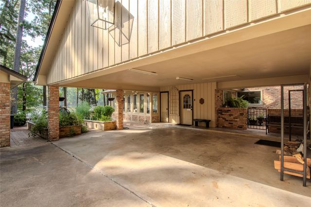 3783 Spring Drive, Huntsville, TX 77340