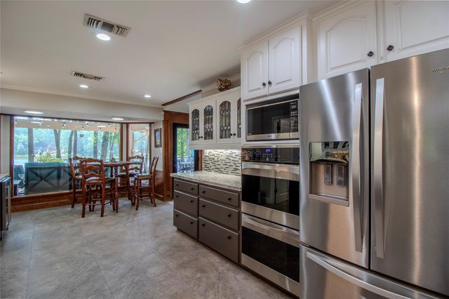 3783 Spring Drive, Huntsville, TX 77340