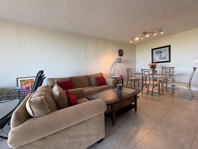 2940 N Course Drive 810, Pompano Beach, FL 33069