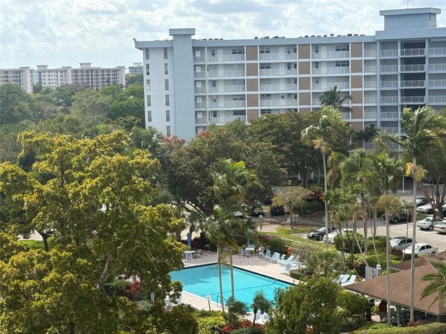 2940 N Course Drive 810, Pompano Beach, FL 33069