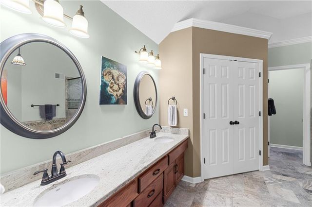 5901 NW Liston Court, Kansas City, MO 64151
