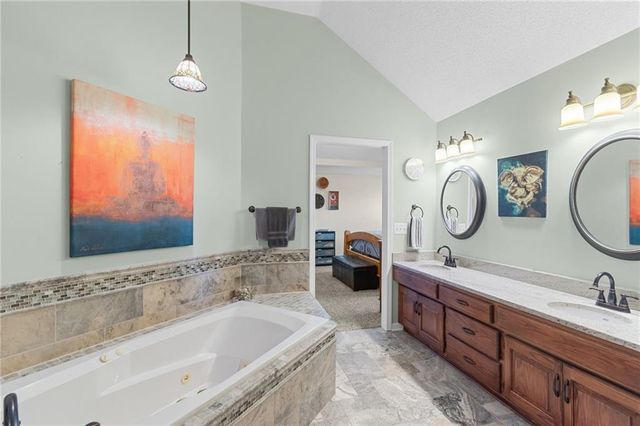 5901 NW Liston Court, Kansas City, MO 64151