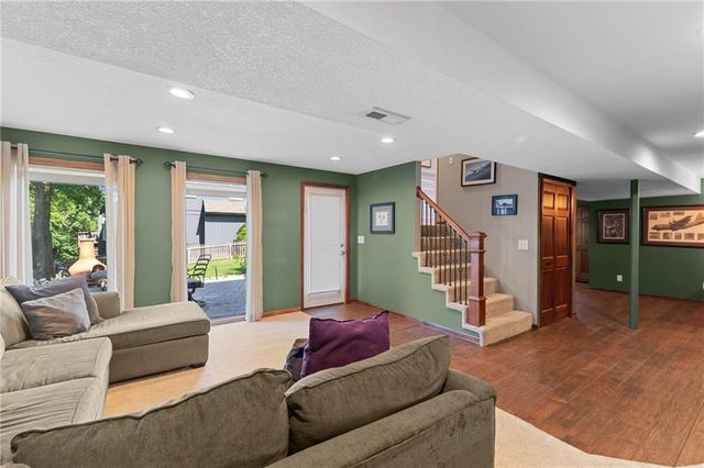 5901 NW Liston Court, Kansas City, MO 64151